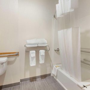 Queen Room Mobility accessible