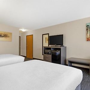 Queen Room Two Queen Beds Bath Tub Mobility Accessible or Non-Smoking